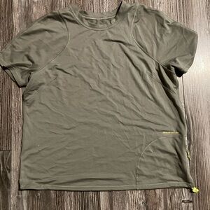 🌸Lululemon athletica Women’s Short-Sleeve Olive Performance Tee